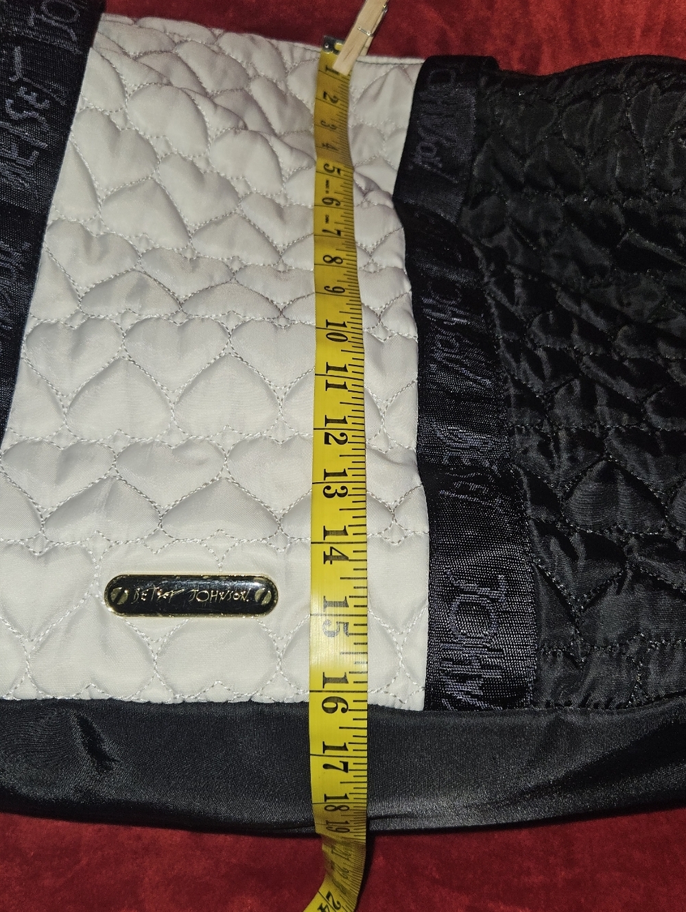 Betsey Johnson Quilted w/Heart Shaped Pattern Black & White Weekende/Travel Bag - Picture 8 of 16